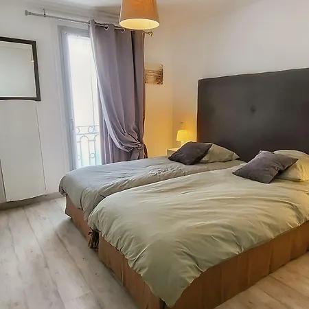 Aparthotel De La La Chaume