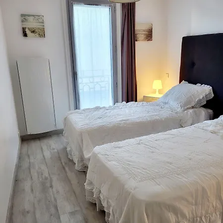 De La Aparthotel 3*