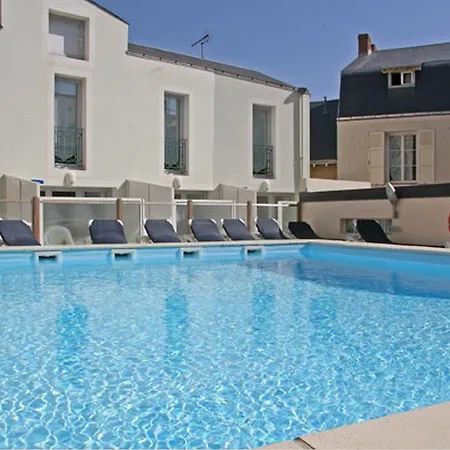 Aparthotel De La La Chaume