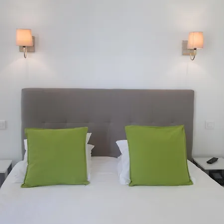Aparthotel De La 3*