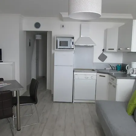 Aparthotel De La 3*
