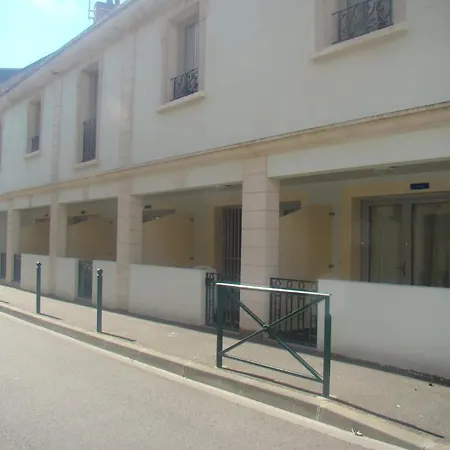 De La Aparthotel 3*