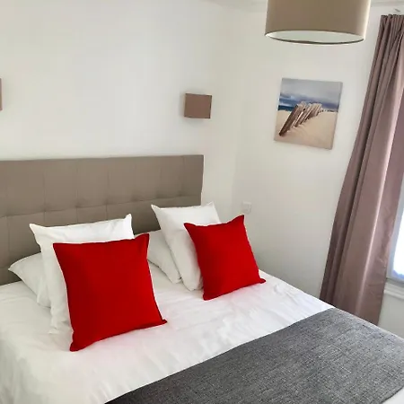 Aparthotel De La La Chaume