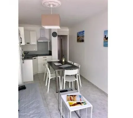 De La Aparthotel 3*