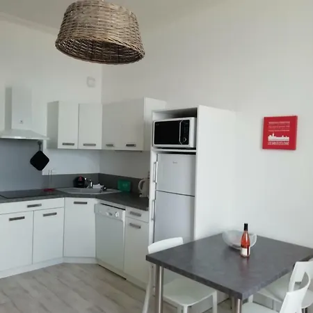 Aparthotel De La La Chaume