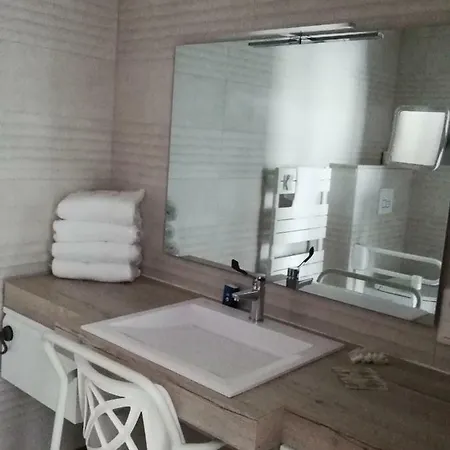 Aparthotel De La 3*